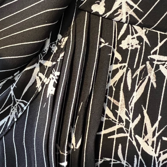 In Every Story Black & White Stripe & Leafy Print Tunic Top w/tie at waist sz 2X - Picture 8 of 12